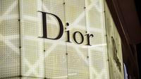 Ilustrasi logo Dior. (dok. unsplash/Kin Shing Lai)