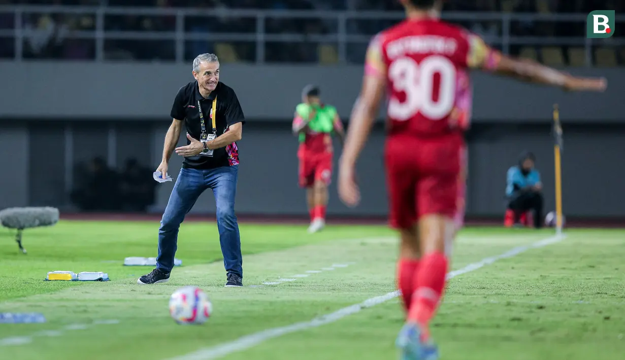 <p>Pelatih kepala Persis Solo, Milomir Seslija saat menghadapi Persija Jakarta pada laga perebutan peringkat ketiga Piala Presiden 2024 di Stadion Manahan, Solo, Sabtu (3/8/2024). (Bola.com/Bagaskara Lazuardi)</p>
