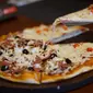 Pizza autentik Italia di Signora Pasta Cirendeu (Liputan6.com/Novi Nadya)