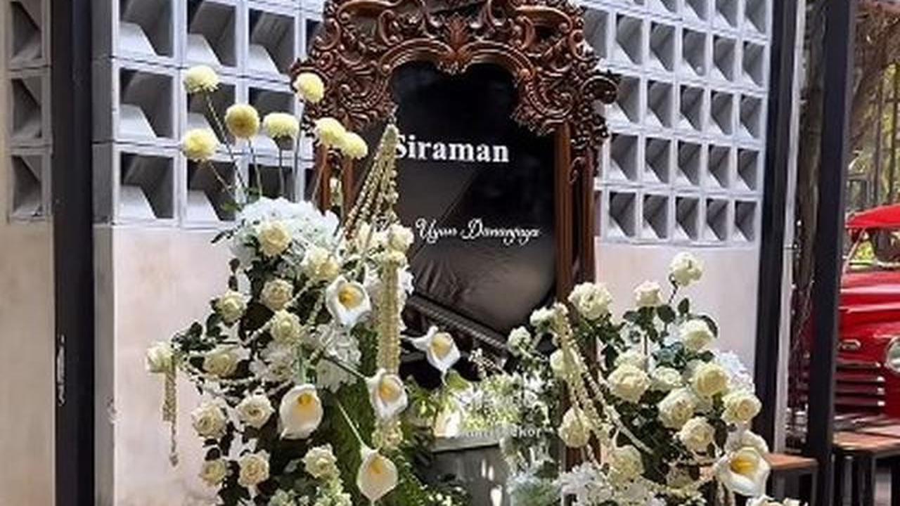 22 Potret Detail Dekorasi Siraman Pernikahan Putra Soimah dengan Adat Jawa yang Mewah dan Sakral
