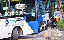 Fakta Konsentrasi Sopir: Transjakarta Minta Maaf Atas Insiden Sopir Transjakarta Tabrak Toko di Setiabudi