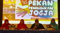 Narasumber penyelenggara Pekan Pendidikan Jogja saat memberikan keterangan pada wartawan. (Foto: Harminanto/KRJogja.com)