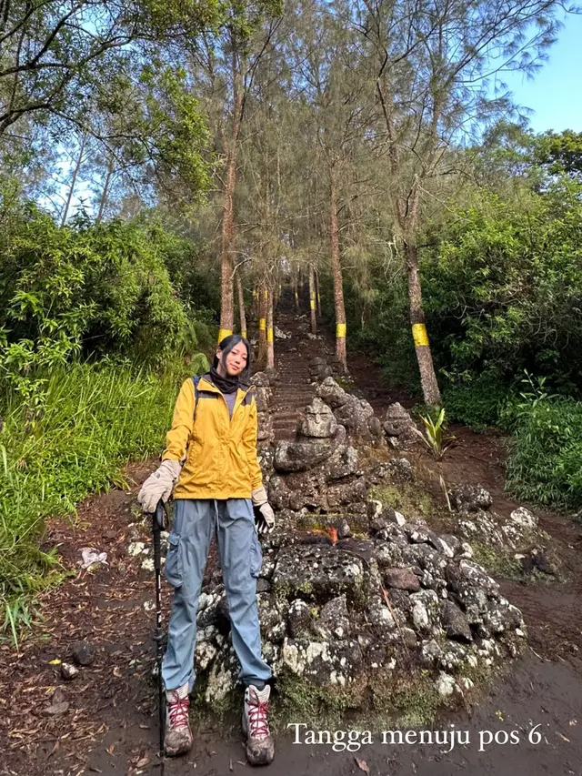 Punya Pengalaman Mistis, Ini 7 Potret Wendy Walters saat Naik Gunung Arjuno