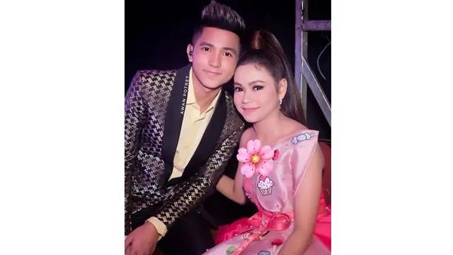 Saking dekatnya, Jirayut dan Rara sempat mengeluarkan video clip bersama.