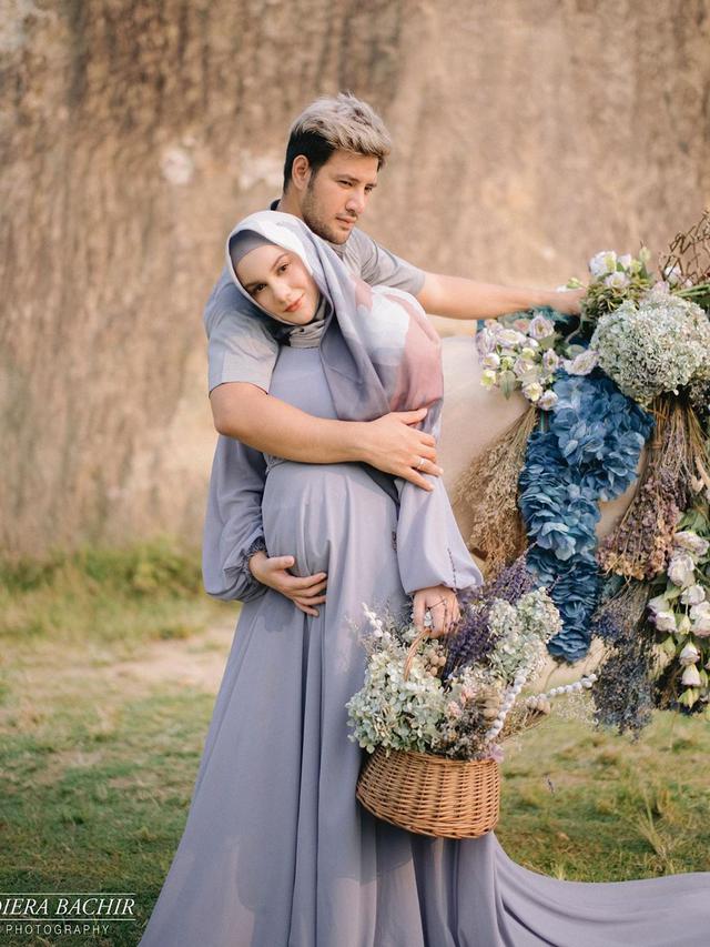[Fimela] Irish Bella dan Ammar Zoni Maternity Shoot