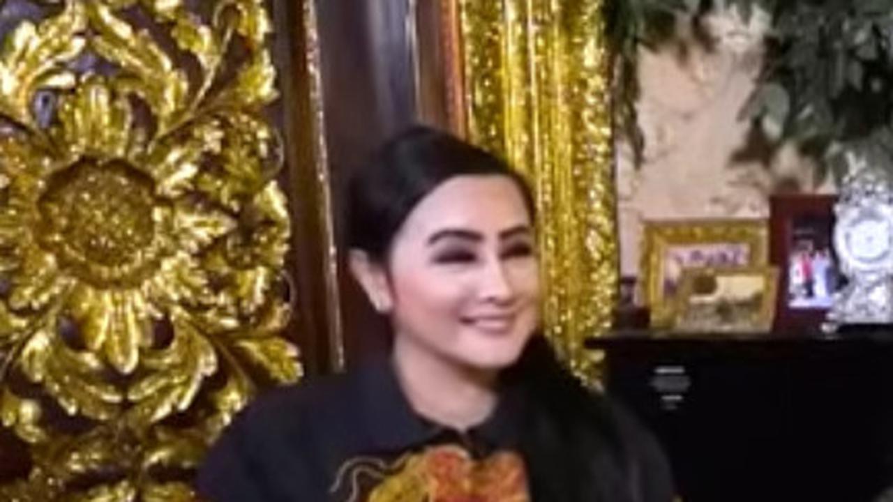 Boiyen Melongo Melihat Rumah Mewah Bernuansa Emas Milik Mak Nonon Sang Pengusaha