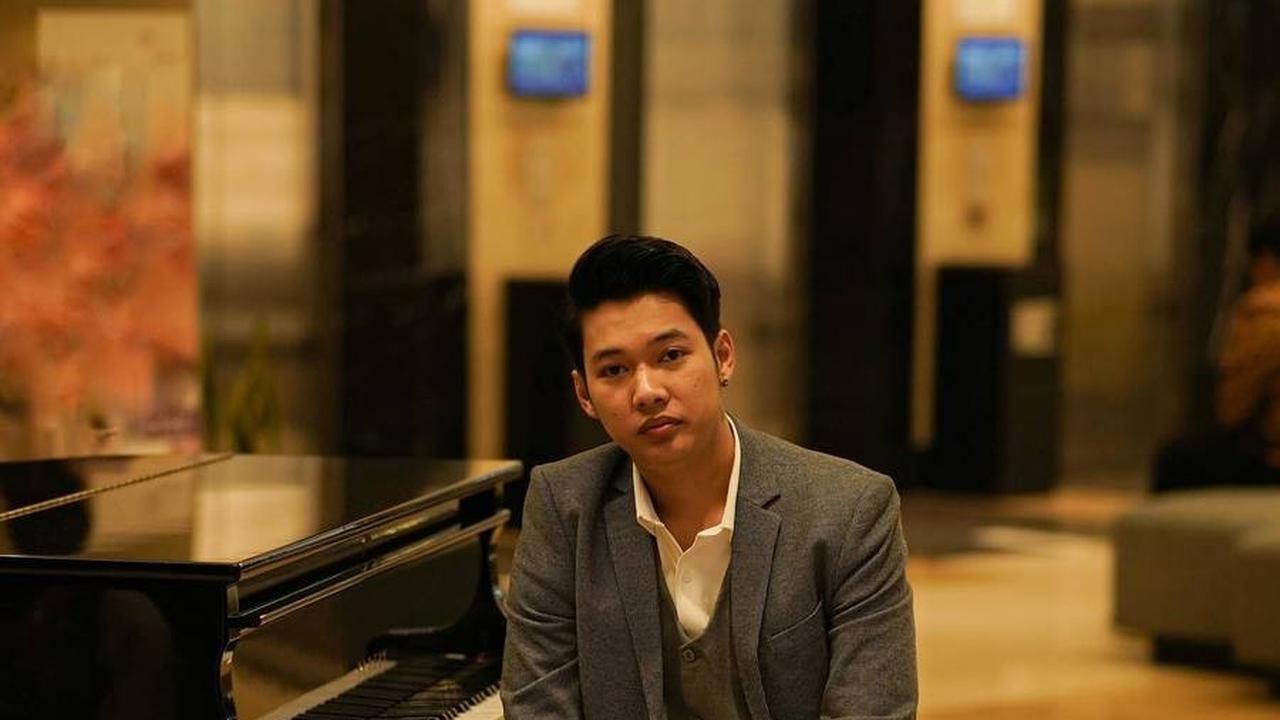 Masdddho, yang memiliki nama asli Ahmad Ridho Nugroho, adalah seorang penyanyi dangdut yang mulai dikenal berkat gaya unik dan penampilan energiknya.<br>