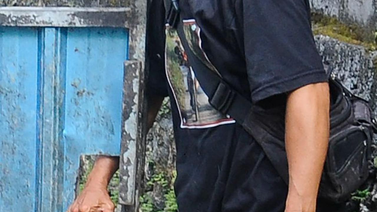 Untuk biaya pemeliharaan anjing-anjingnya, Lelut  bisa menghabiskan Rp3 juta sampai Rp5 juta per bulan. Biaya itu sudah termasuk pakan hingga pemeriksaan kesehatan anjing perliharaannya.