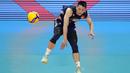 Pevoli China, Yu Y.T, saat melawan Brasil pada laga Volleyball Nations League 2022 di Brasil, Minggu (12/6/2022). (AP/Eraldo Peres)