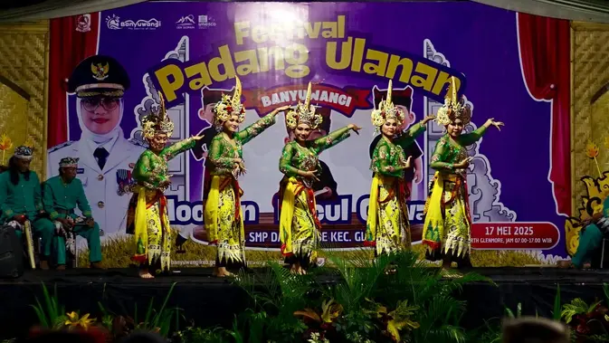 Padhang Ulanan: Pelajar Banyuwangi dan Pemda Lestarikan Budaya.