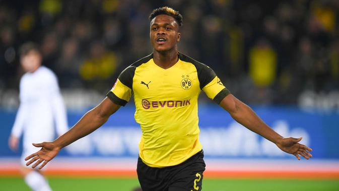MU berpeluang mendapatkan tanda tangan bek Borussia Dortmund, Dan-Axel Zagadou (AFP/Patrik Stollarz)