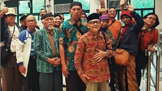 Ada 65 guru dan staf yang ikut jalan-jalan ke dua negara. (Liputan6.com/Fajar Eko Nugroho)
