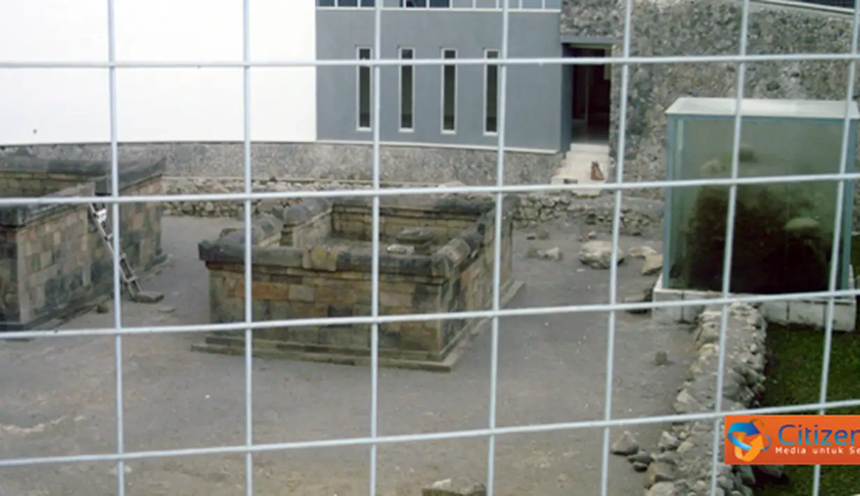 Citizen6, Yogyakarta: Penemuan candi saat proyek pembangunan perpustakaan pusat kampus Universitas Islam Indonesia pada, Jumat (8/7) merupakan kebanggaan tersendiri. (Pengirim: Awan Irawan)
