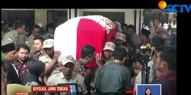 Tradisi Brobosan Iringi Kepergian Sutopo ke Tempat Pemakaman Umum