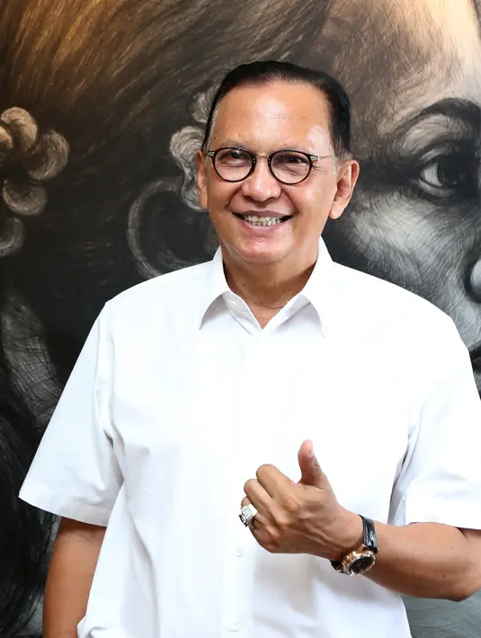 Begitu juga dengan Krisna Murti, sebagai orang yang memperkenalkannya Dini dengan Roy. Krisna meluruskan berita yang beredar selama ini dan menyudutkan aktor 64 tahun itu. (Adrian Putra/Bintang.com)