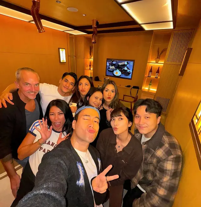 Vidi Aldiano pamer momen hangout bareng circle penyanyi top, respons warganet bikin ngakak