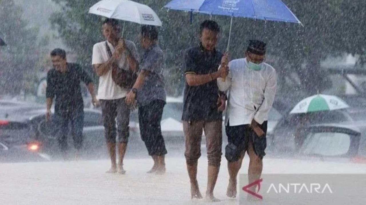 BMKG Ungkap Fakta Menarik: Mayoritas Kota Besar di Indonesia Diprediksi Diguyur Hujan Ringan Akhir Pekan Ini