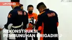 Rekonstruksi kasus pembunuhan Brigadir J digelar di rumah Ferdy Sambo hari Selasa (30/8). Ada 35 adegan, diantaranya adegan istri Ferdy Sambo berbaring dan penyerahan senjata api.