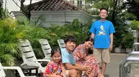 Ruben Onsu dan Keluarga Berjemur. (instagram.com/ruben_onsu)