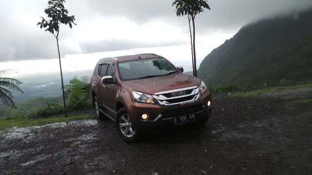 Menjajal Ketangguhan Isuzu MU-X, "The Real SUV Seven Seater"