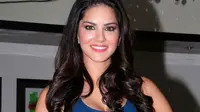 Sunny Leone Jadi Cewek Kesepian di Bollywood