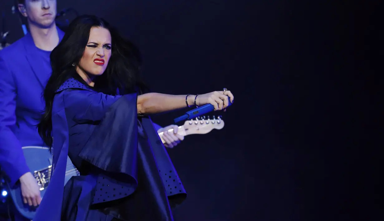 Ekspresi Katy Perry saat tampil dalam kampanye calon presiden dari Partai Demokrat, Hillary Clinton di Philadelphia, Pennsylvania, AS (5/11). Katy Perry memang dikenal sebagai salah satu pendukung setia Hillary Clinton. (Reuters/Lucas Jackson)