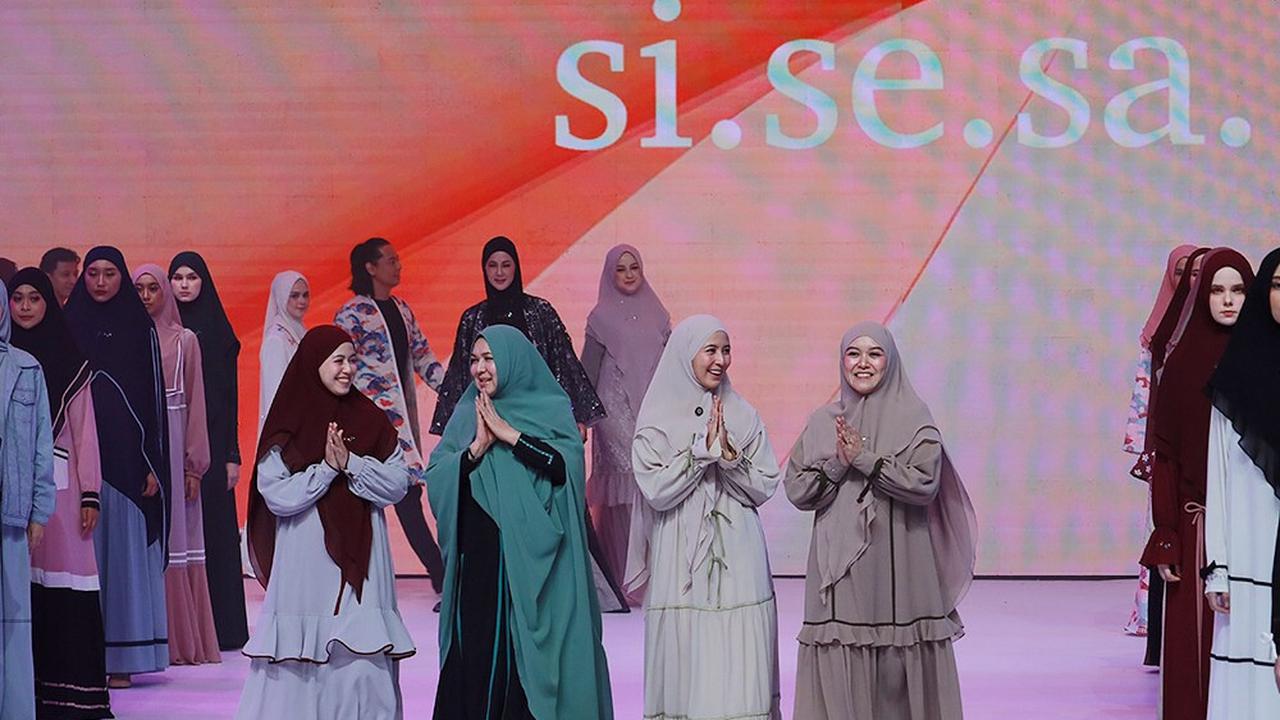 7 Potret Kimberly Ryder Jadi Model Busana Muslim, Cantik Kenakan Hijab Syar'i
