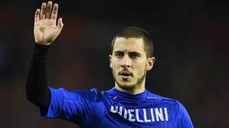1. Eden Hazard, performa pemain Belgia ini terus menurun, hal itu dikabarkan karena dirinya sudah tidak betah di London. Untuk mendatangkannya Juventus siap menukar dengan Leonardo Bonucci dan Simone Zaza tengah diincar Chelsea. (AFP/Emanuel Dunand)