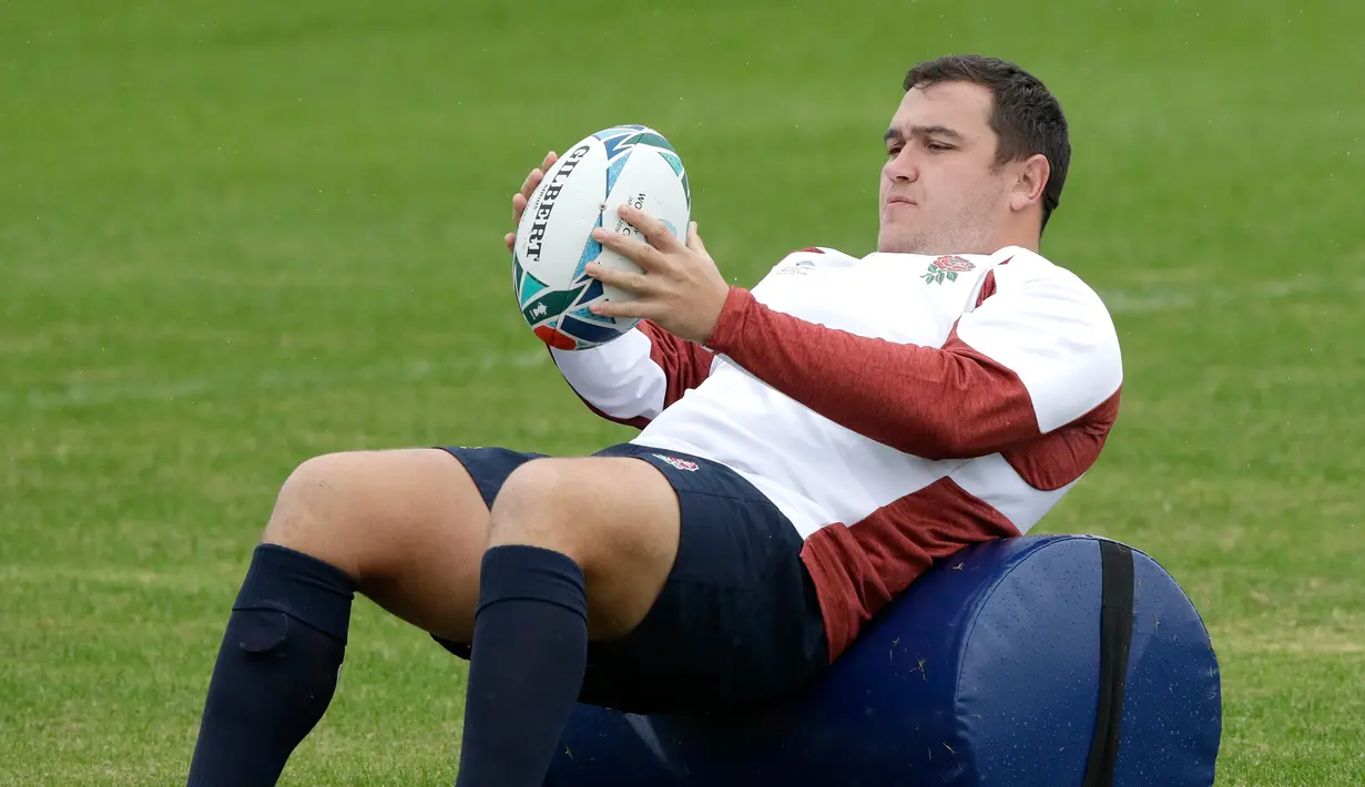 Pemain rugby Inggris Jamie George mengikuti sesi latihan  di Tokyo, Jepang, Selasa (29/10/2019). Inggris akan menghadapi Afrika Selatan di final Piala Dunia Rugby 2019. (AP Photo/Mark Baker)