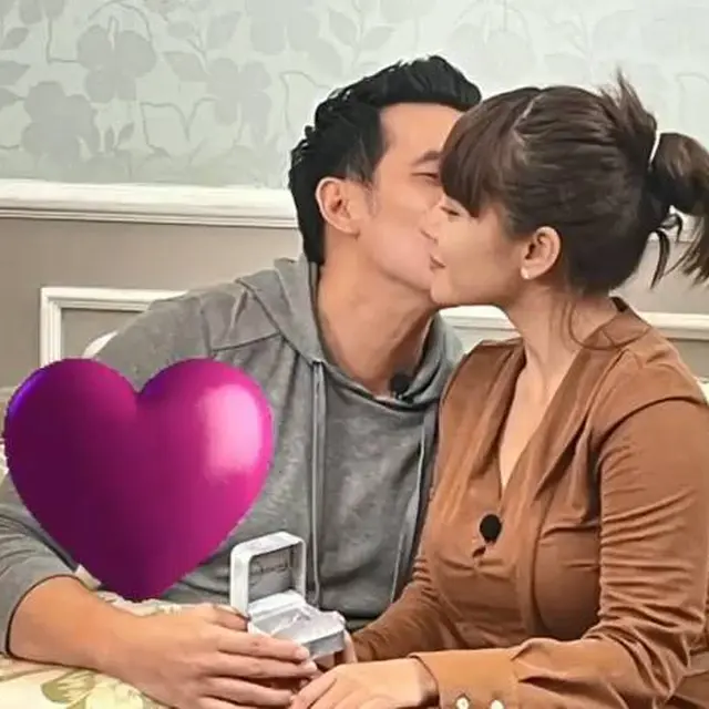 Batal Putus, Ini 6 Potret Ridho Ilahi Saat Beri Cincin Dinar Candy