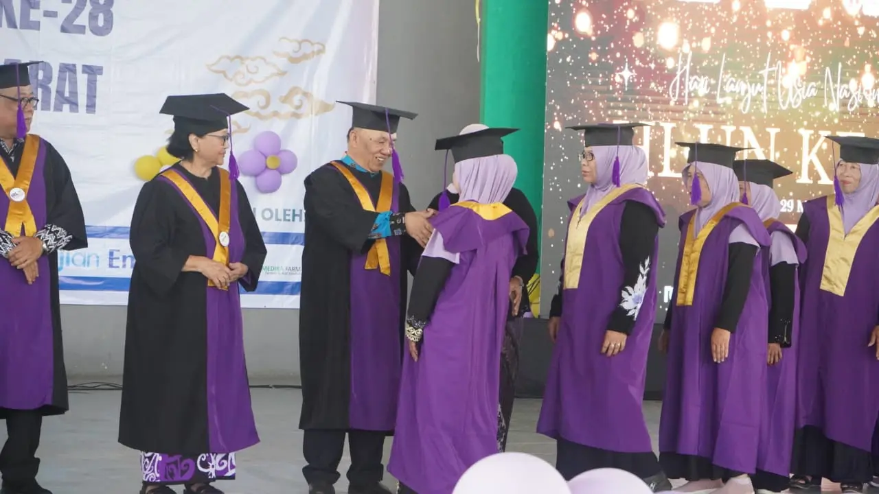 2000 Lansia Peringati Hari Lanjut Usia Nasional 2024 Sekaligus Rayakan Wisuda di Bandung