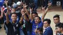 Suporter Persib saat antre masuk area Stadion Gelora Bandung Lautan Api, Bandung, Selasa (16/1). Persib akan menjamu Sriwijaya FC pada laga perdana Piala Presiden 2018 yang akan dibuka oleh Presiden Joko Widodo. (Liputan6.com/Helmi Fithriansyah)
