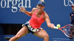 Pada final Angelique Kerber berhasil mengalahkan Karolina Pliskova dai Republik Czech dengan skor 6-3, 4-6,6-4 di USTA Billie Jean King National Tennis Center, New York, (10/9/2016). (AFP/Timothy A. Clary)