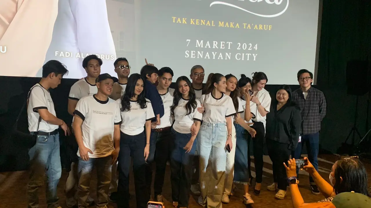 Deretan pemeran Series Santri Pilihan Bunda yang tayang di Vidio. (Liputan6.com/Jihan Rafifah)