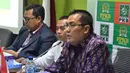 Ketua Fraksi PKB DPR RI, Helmy Faishal Zaini (kanan) saat menjadi narasumber pada diskusi "Meneguhkan Mandat Konstitusi: Tanah Untuk Rakyat" di Ruang Fraksi PKB, Senayan, Jakarta, Rabu (25/3/2015).(Liputan6.com/Andrian M Tunay)