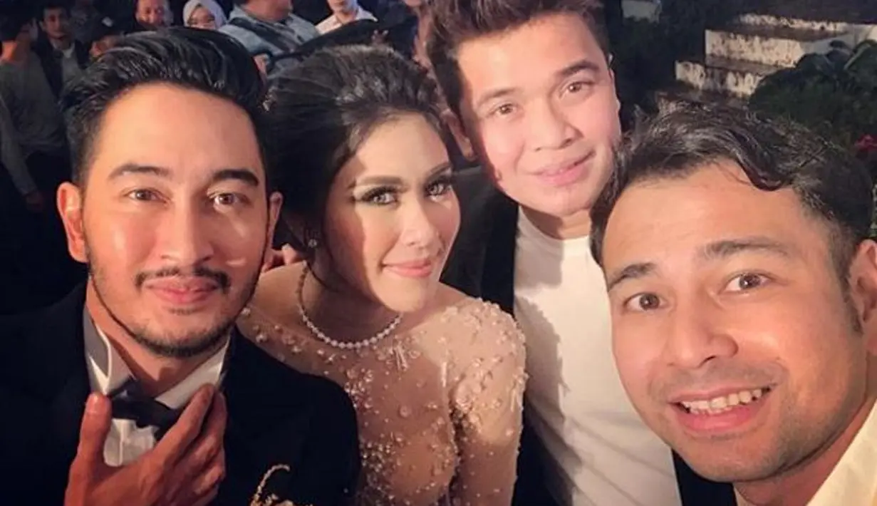 Seperti diketahui, Syahnaz pernah menjalin hubungan dengan adik mendiang Olga Syahputra tersebut. Saat ditemui usai mengisi acara dikawasan Tendean, Billy mengungkapkan perasaannya saat mantannya menikah. (instagram)