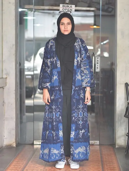 (Instagram/zeezeeshahab)