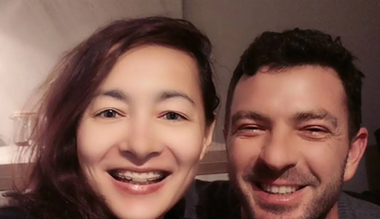 Sebelumnya (14/7/2016), Dewi Rezer juga mengunggah foto bersama lelaki. "siapa ni orang??? Yang rame dI media ya?? Harharharrr #evidence #tennis #whowantsalesson ??" tulis rezerdewi melalui Instagramnya. (Instagram/rezerdewi)