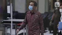 Wakil Ketua DPR RI, Azis Syamsuddin usai menjalani pemeriksaan di Gedung KPK, Jakarta, Rabu (9/6/2021). Azis Syamsuddin diperiksa sebagai saksi terkait kasus dugaan suap penanganan perkara yang menyeret penyidik KPK dari unsur Polri, Stefanus Robin Pattuju. (Liputan6.com/Helmi Fithriansyah)