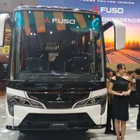 Mitsubishi Fuso Pamerkan Canter Extra Long Bus di GIIAS 2026