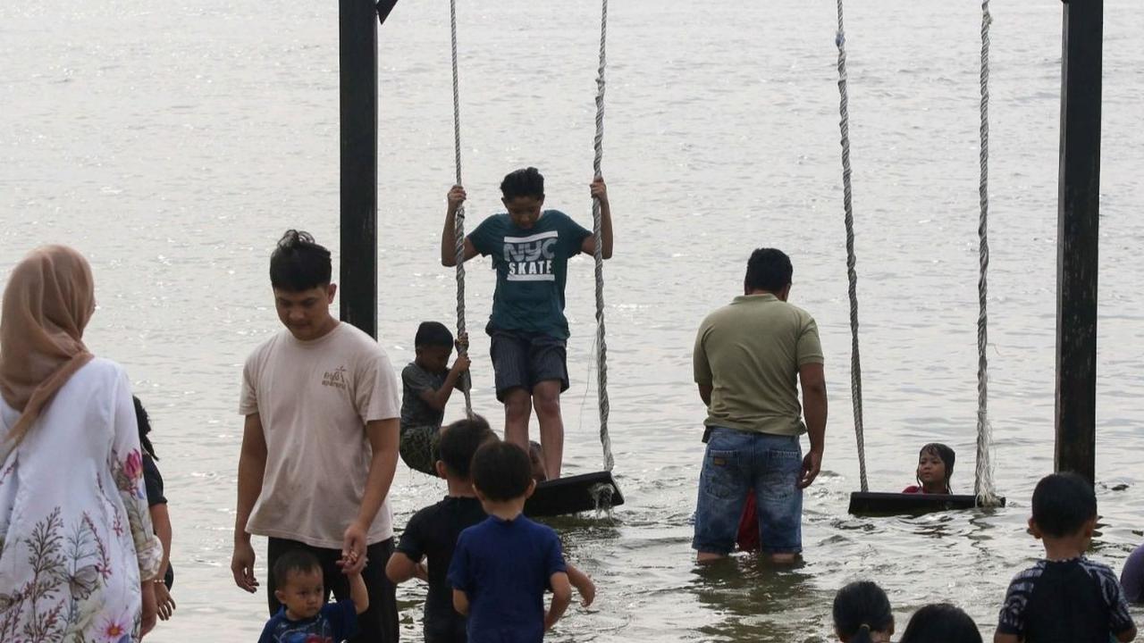 Selain itu, berbagai acara hiburan dan kegiatan menarik juga telah disiapkan oleh pengelola untuk memeriahkan suasana liburan. Foto: Liputan6.com / Herman Zakharia<br>