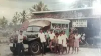 Foto bus tua, konon bernama ‘Sedulur’ di Terminal Karangpucung tempo dulu. Foto ini diperkirakan diambil pada tahun 1970-an. (Foto: Liputan6.com/Repro/Muhamad Ridlo)