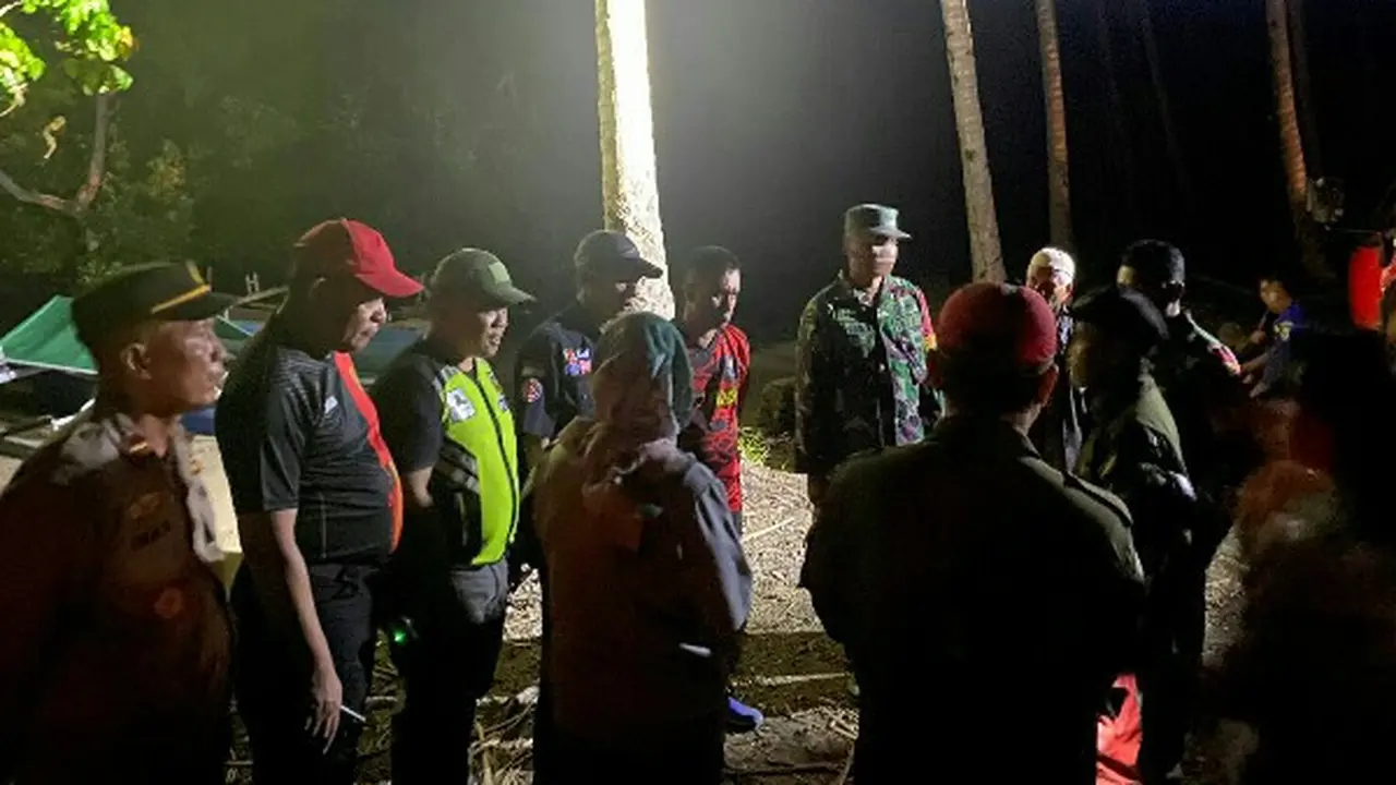 Polres Bolmong Utara yang dipimpin Kasat Reskrim Iptu Doly Irawan bersama anggota, aparat desa, TNI dam warga sekitar berupaya mencari keberadaan korban.