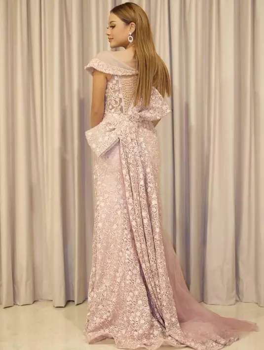 "Nggak pernah dalam hidup aku ada satu orang yang berani ngomong ke papaku dan ini baru aja Atta menurut aku di sini dia gentle banget dan dia bener-bener serius," pungkas Aurel Hermansyah. (Instagram/aurelie.hermansyah)