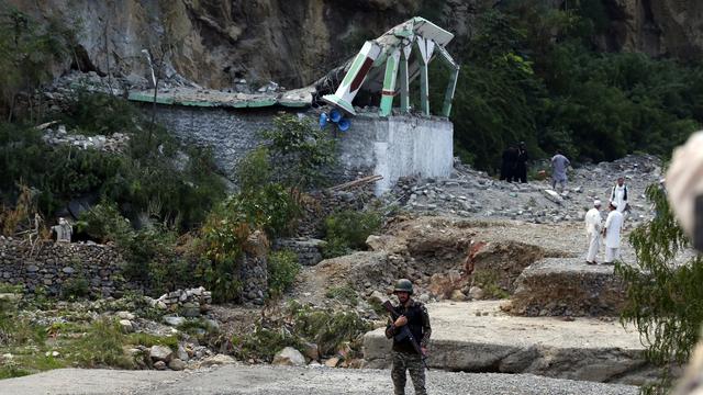 Bom Bunuh Diri di Pakistan