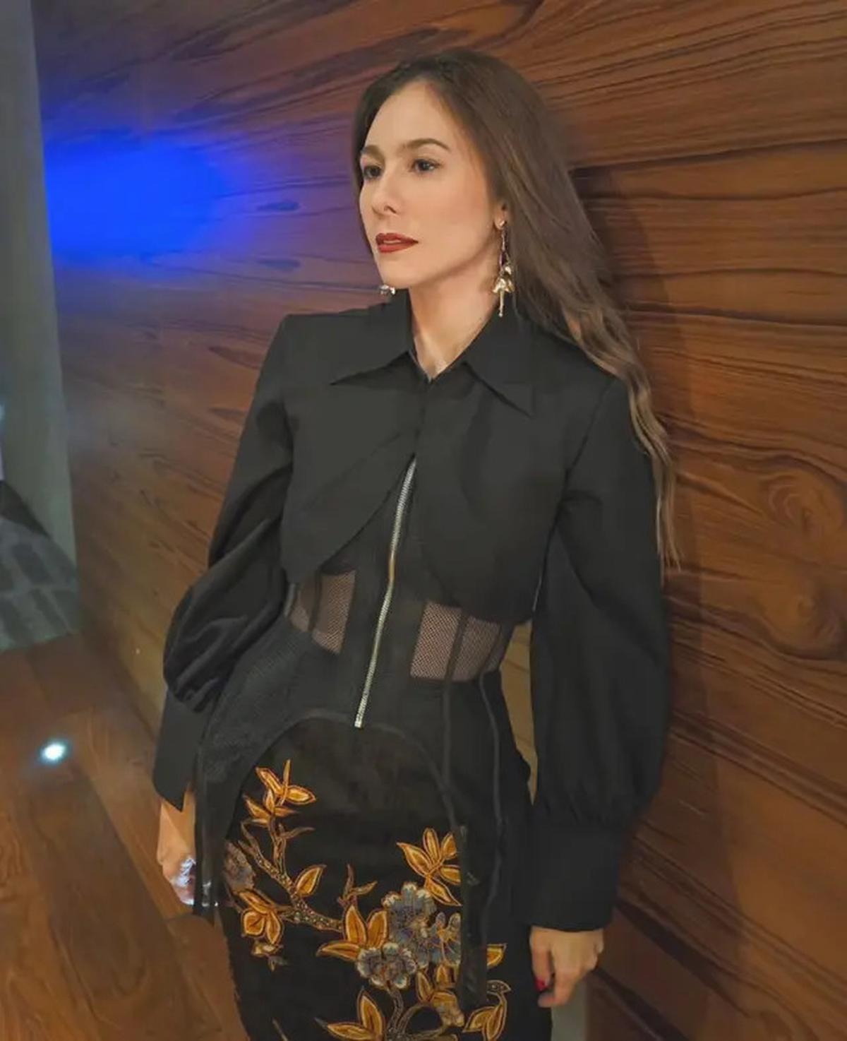 Wulan Guritno Tampil Formal Rasa ABG, Ini 5 OOTD-nya yang Bikin Pangling
