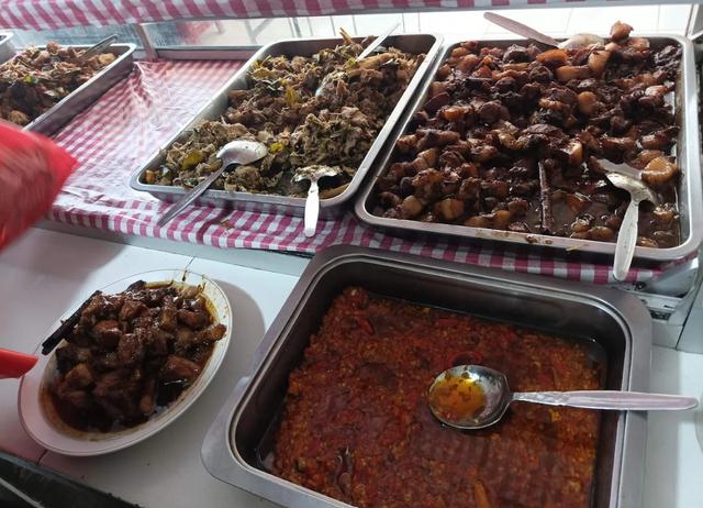 11. Resto Bakudapa Paula Manado