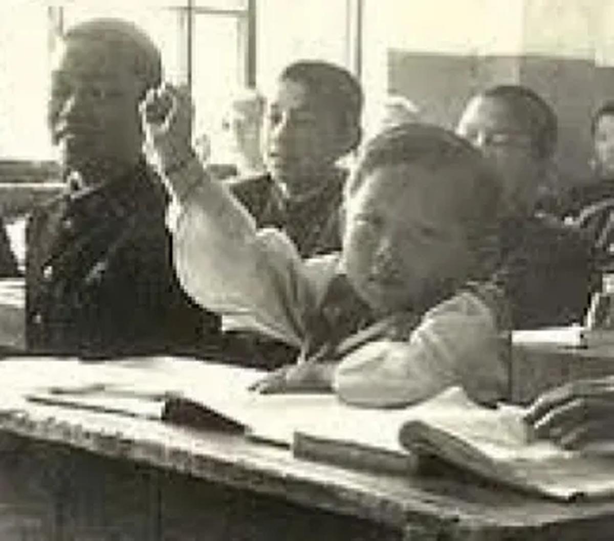 Kemudian ketia dia berusia 4 Tahun, ayahnya Professor Kim Soo-Sun mengakui bahwa Kim Ung-Yong telah menghapal sekitar 2000 kata baik dalam bahasa Inggris maupun dalam bahasa Jerman.