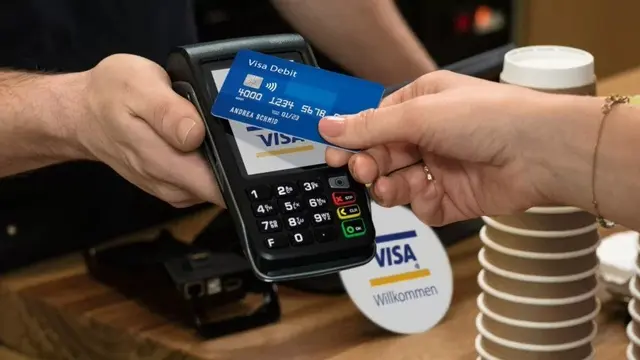 4 Tips Kebiasaan Ini Bantu Konsumen Berbelanja dengan Aman di Musim Liburan