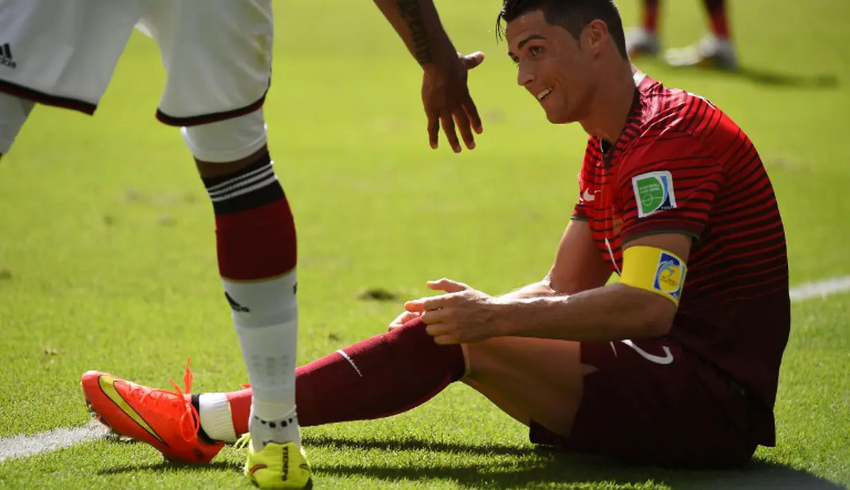 Cristiano Ronaldo gagal menjadi bintang saat kontra melawan Jerman, Senin (16/6/2014) ( AFP Photo/FABRICE COFFRINI)